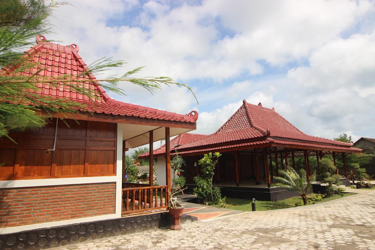 Hotel The Royal Joglo Tepus Exterior foto